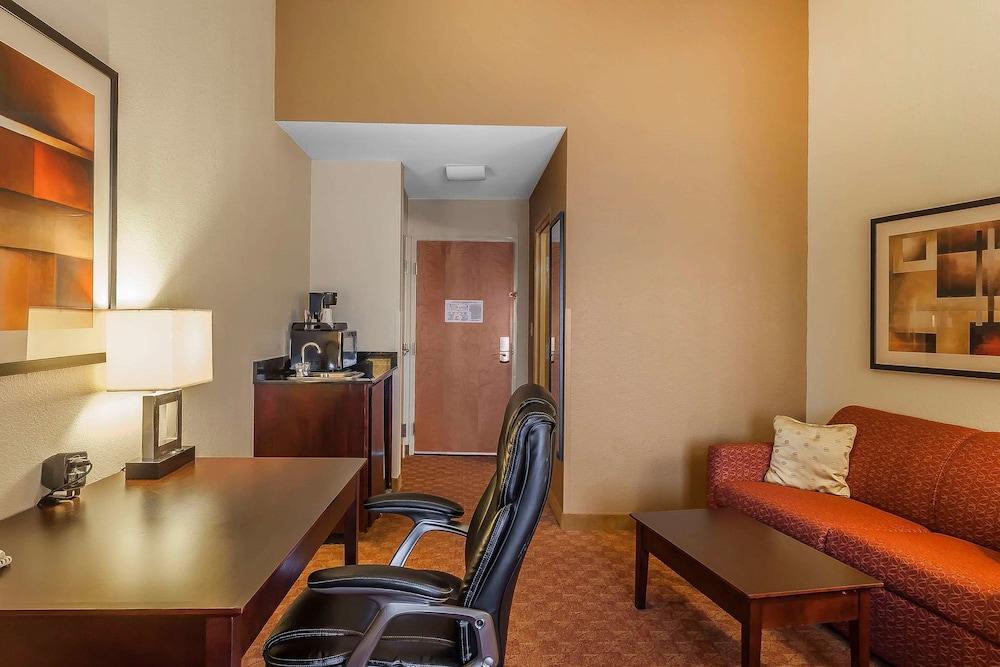 Comfort Suites Suffolk - Chesapeake Buitenkant foto