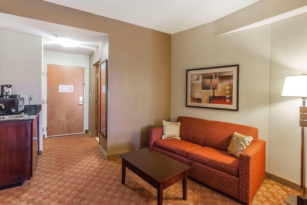 Comfort Suites Suffolk - Chesapeake Buitenkant foto